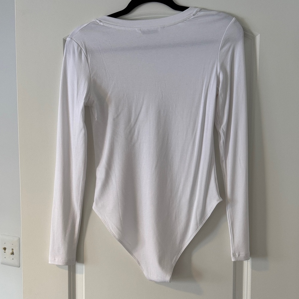 Elegant White V-Neck Long Sleeve Bodysuit - Picture 3 of 3